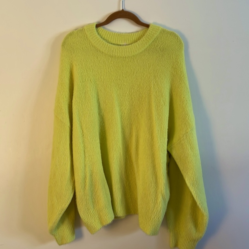 Carrie Underwood pullover